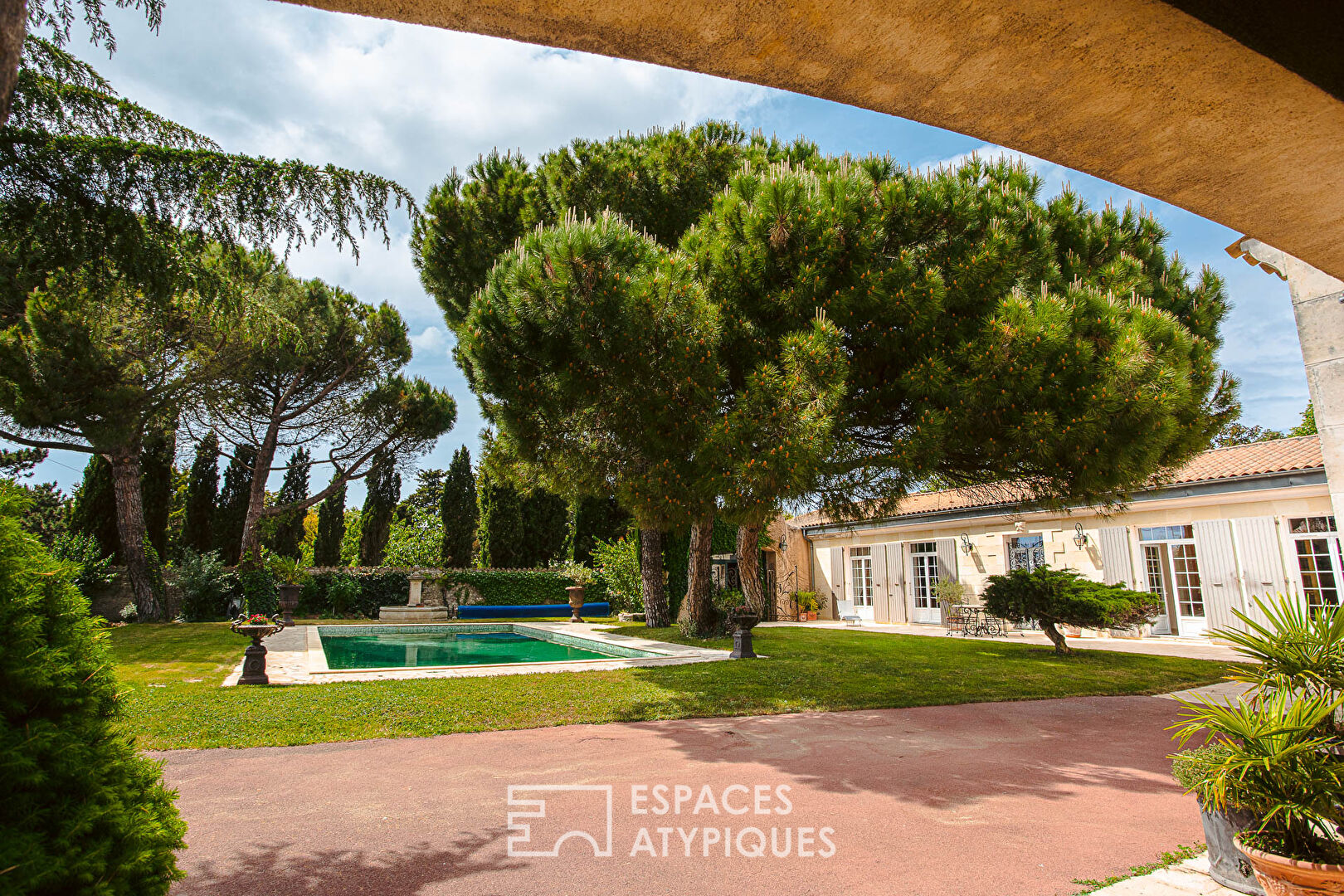 Photo Propriété Historique dans son parc préservé image 2/6