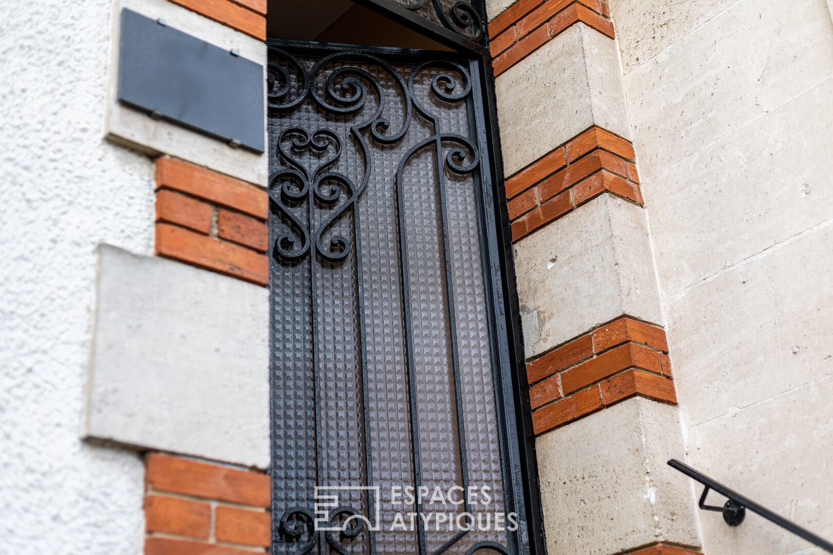 Photo Bourgeoise endormie à proximité des plages image 2/6