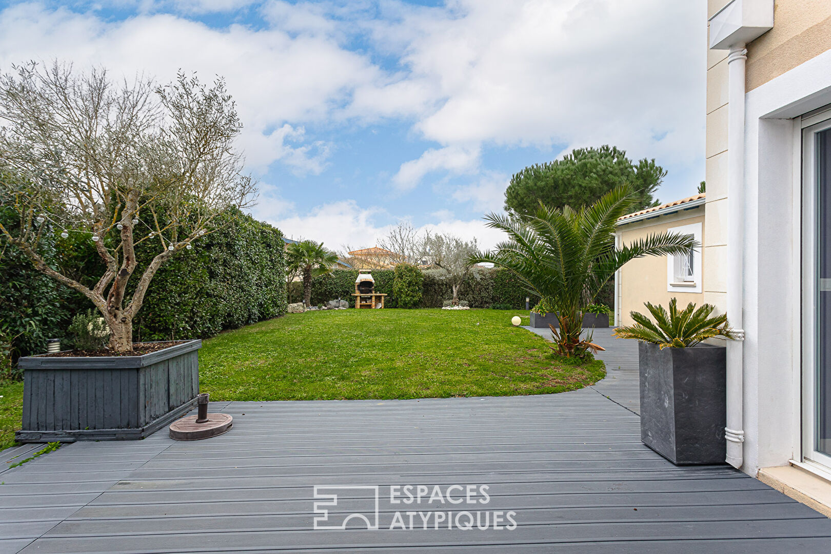 Photo Villa de bord de mer aux volumes atypiques image 2/6