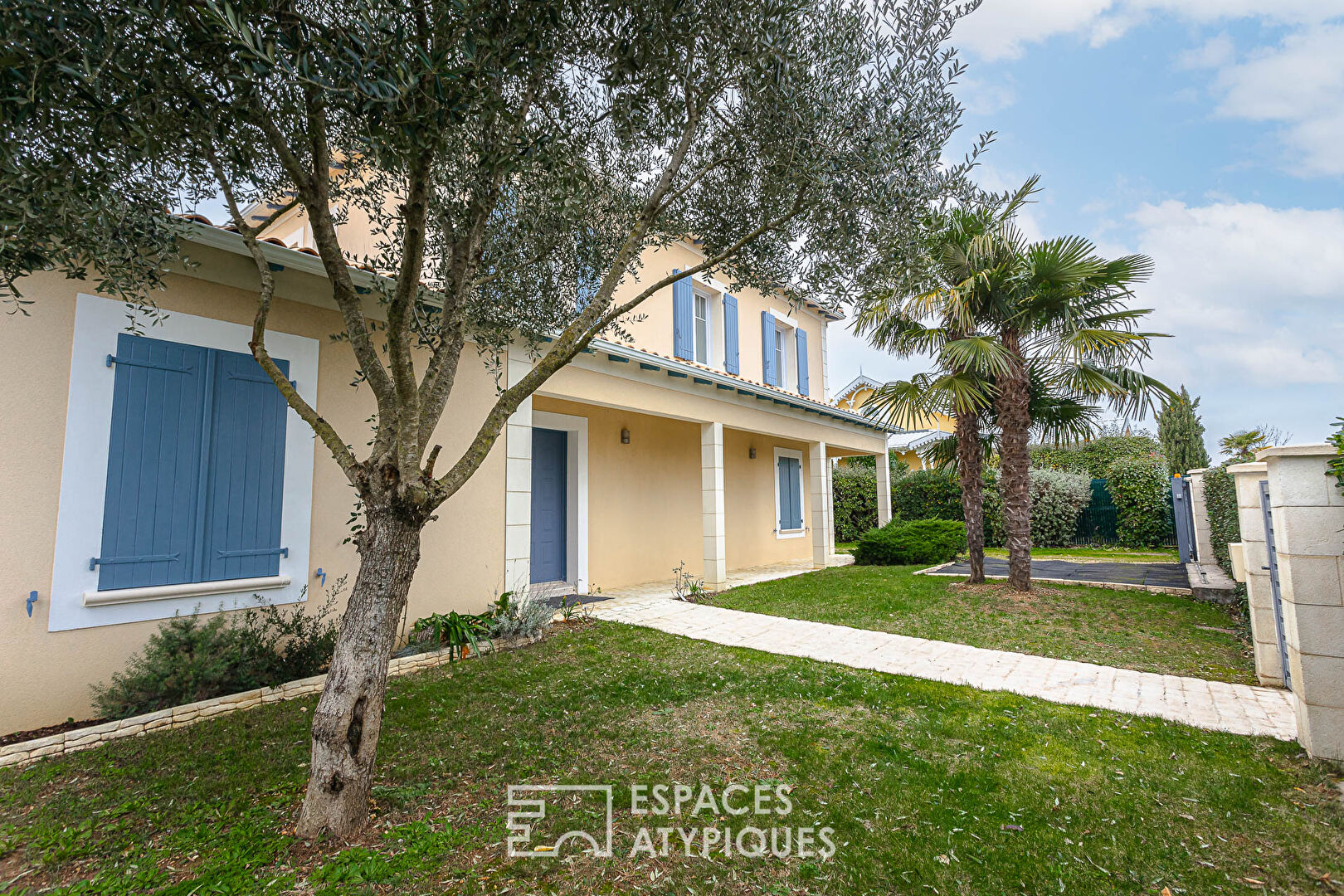 Photo Villa de bord de mer aux volumes atypiques image 3/6