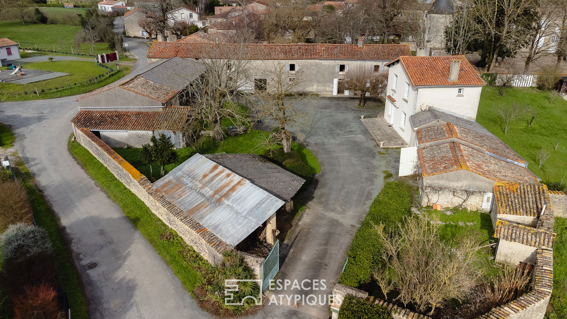 Ancien corps de ferme au potentiel exceptionnel