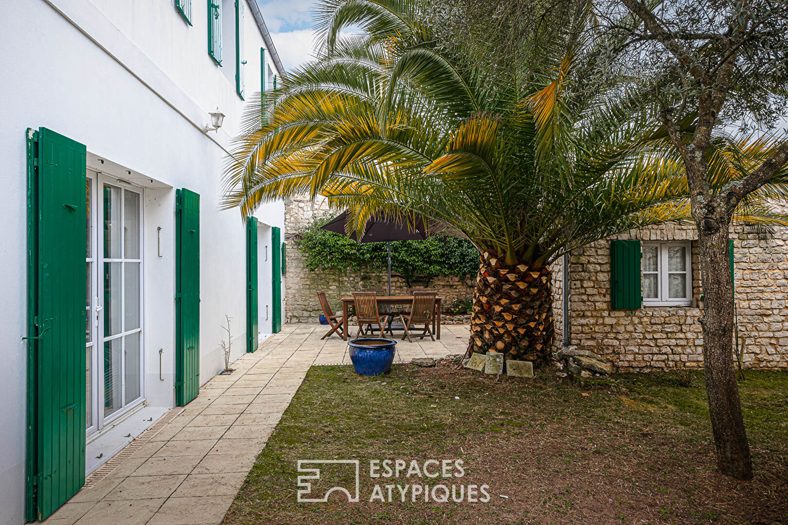 Photo Ancienne grange authentique en coeur de village image 4/6