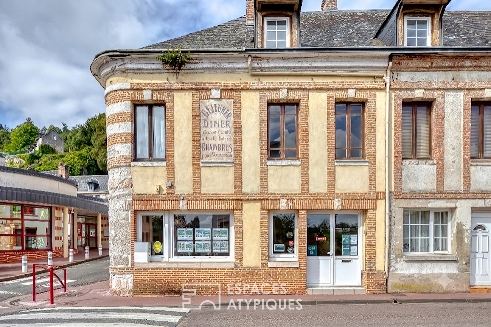 Immeuble loué composé d'un local commercial et appartement