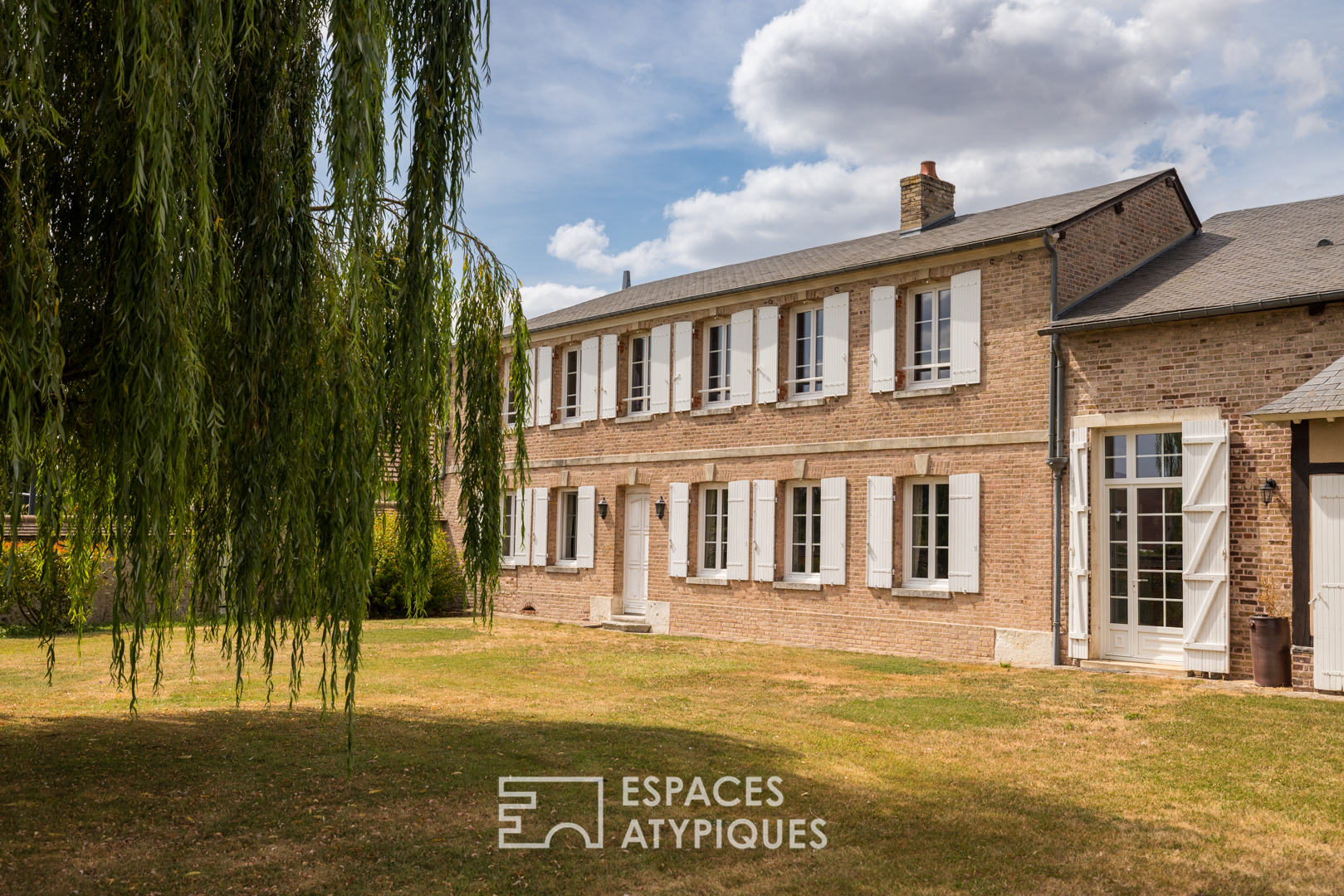 Propriété de campagne dans le Vexin avec parc d'un hectare, piscine et tennis