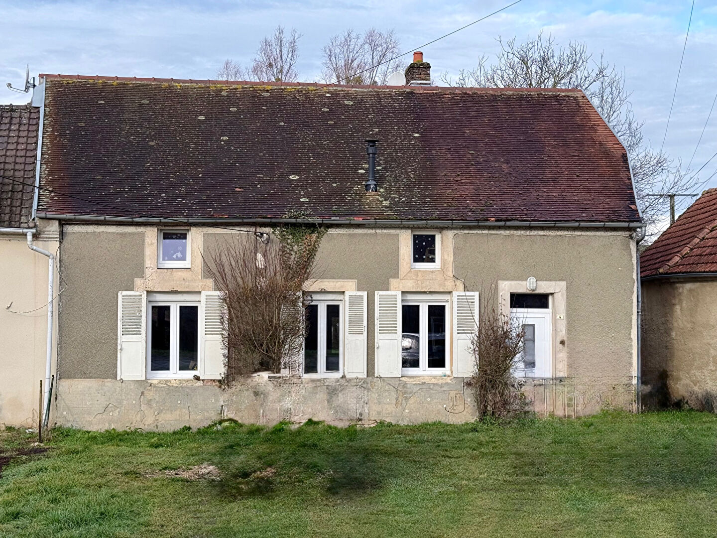 Maison ancienne idéalement située entre Fère en Tardenois et Fismes.