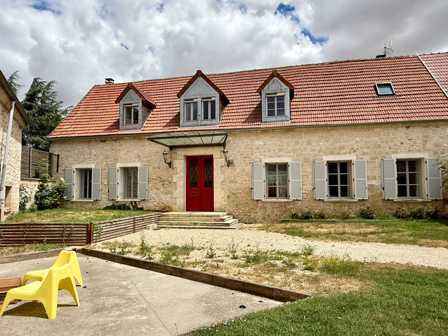 Magnifique Longère en pierre - 5 min Fismes - terrain clos 2000 m² - dépendances