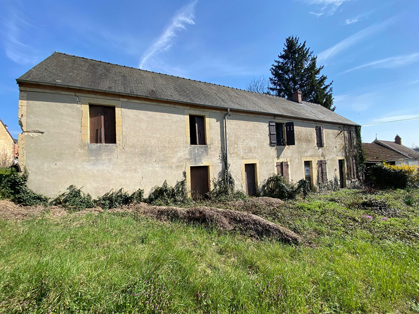 Longère à réhabiliter sur parcelle de plus de 2000 m2 à 7 kms de Jonchery sur Vesle