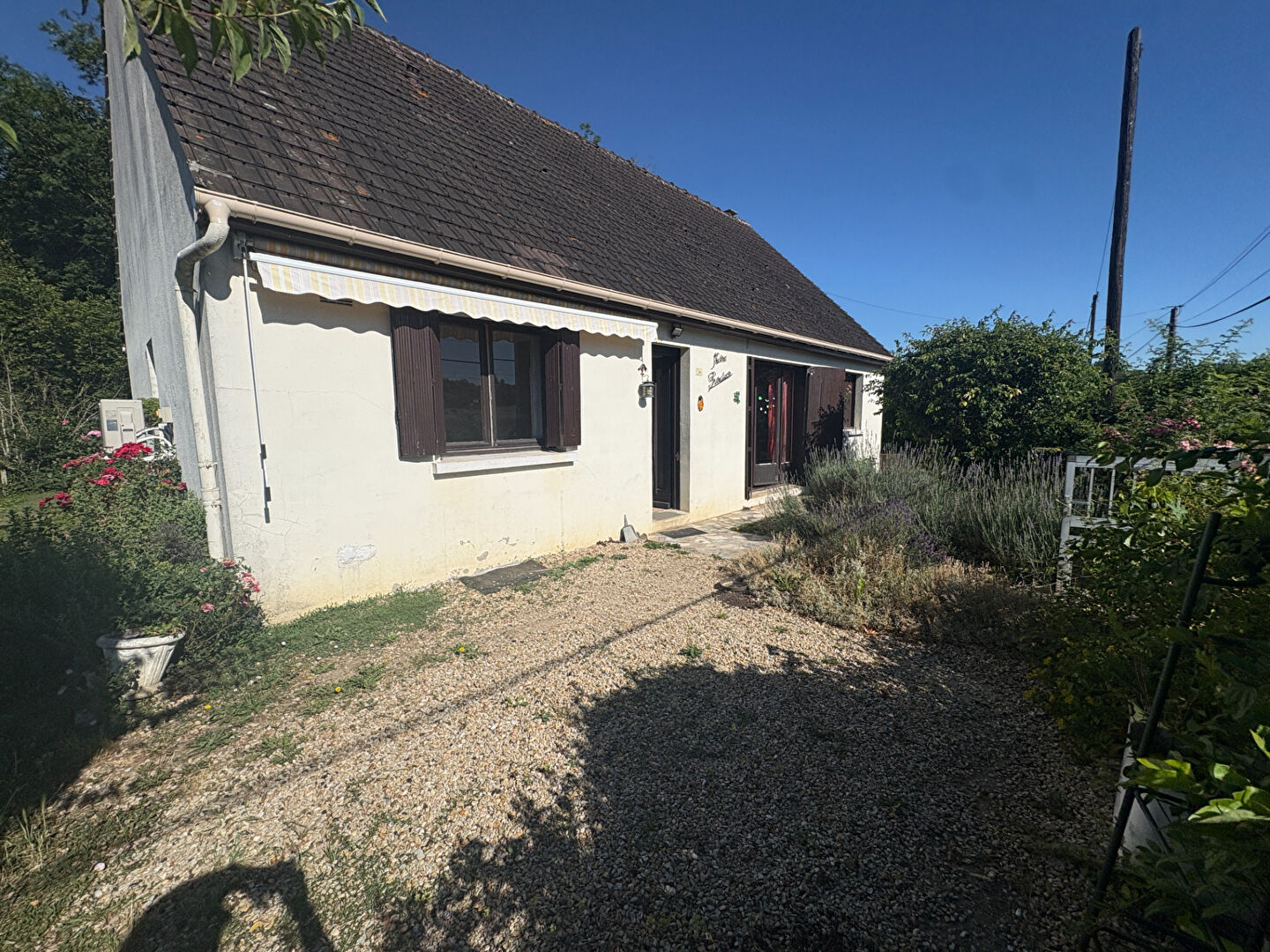 Maison de plain-pied avec 3 chambres sur un terrain arboré de plus de 750 m²