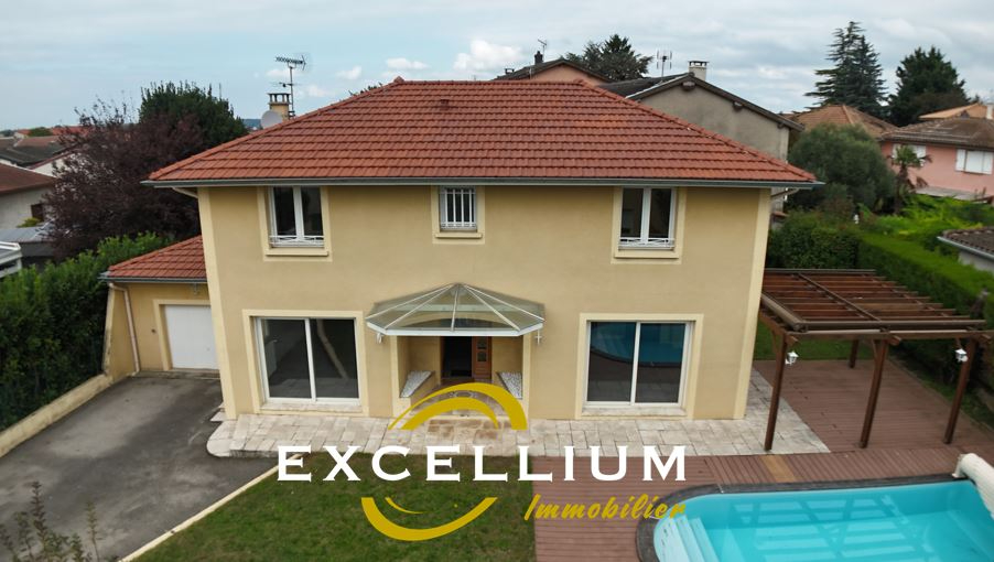 Maison familiale au calme avec piscine, climatisation intégrale et garage