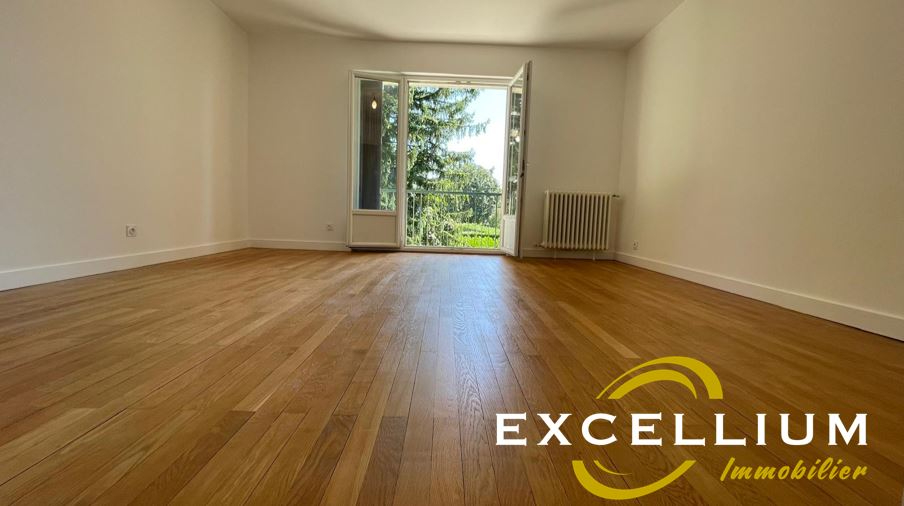 Charme, modernité et luminosité : découvrez ce T4 avec balcon, garage et cave