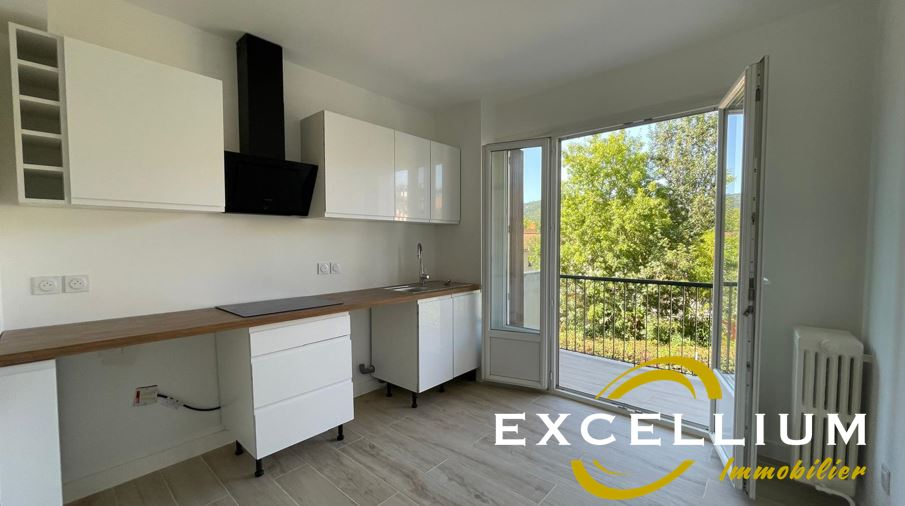 Photo Charme, modernité et luminosité : découvrez ce T4 avec balcon, garage et cave image 2/6