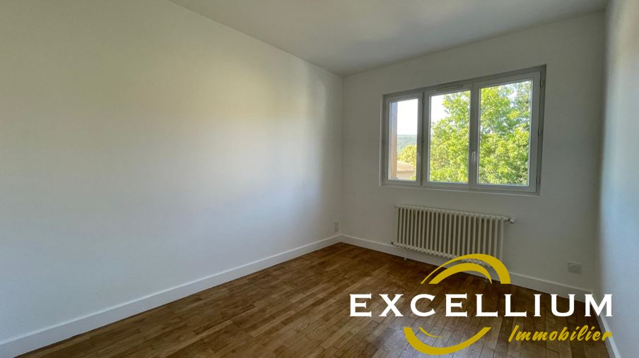 Photo Charme, modernité et luminosité : découvrez ce T4 avec balcon, garage et cave image 5/6