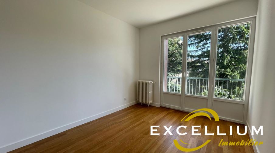 Photo Charme, modernité et luminosité : découvrez ce T4 avec balcon, garage et cave image 6/6