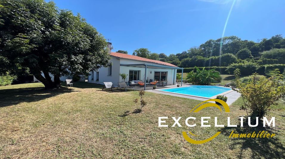 Maison Fontaines Saint Martin 5 pièce(s) 121 m2