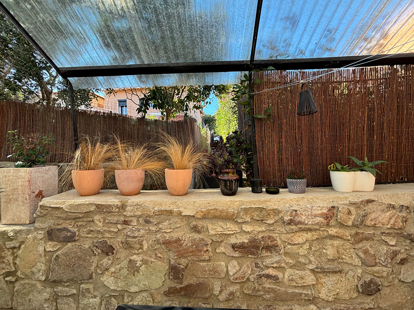 Photo A VENDRE SAINT-RAPHAËL magnifique grand studio de charme en rez de chaussée avec terrasse plein Sud, dressing et appentis pour rangement image 5/6