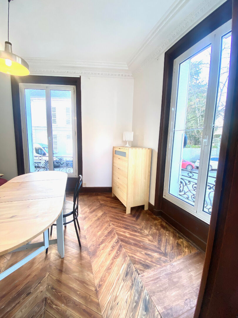 Photo Fontainebleau. Proche Lycée International : Grand Studio et sa cuisine indépendante. image 3/6