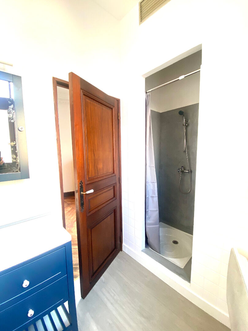 Photo Fontainebleau. Proche Lycée International : Grand Studio et sa cuisine indépendante. image 5/6