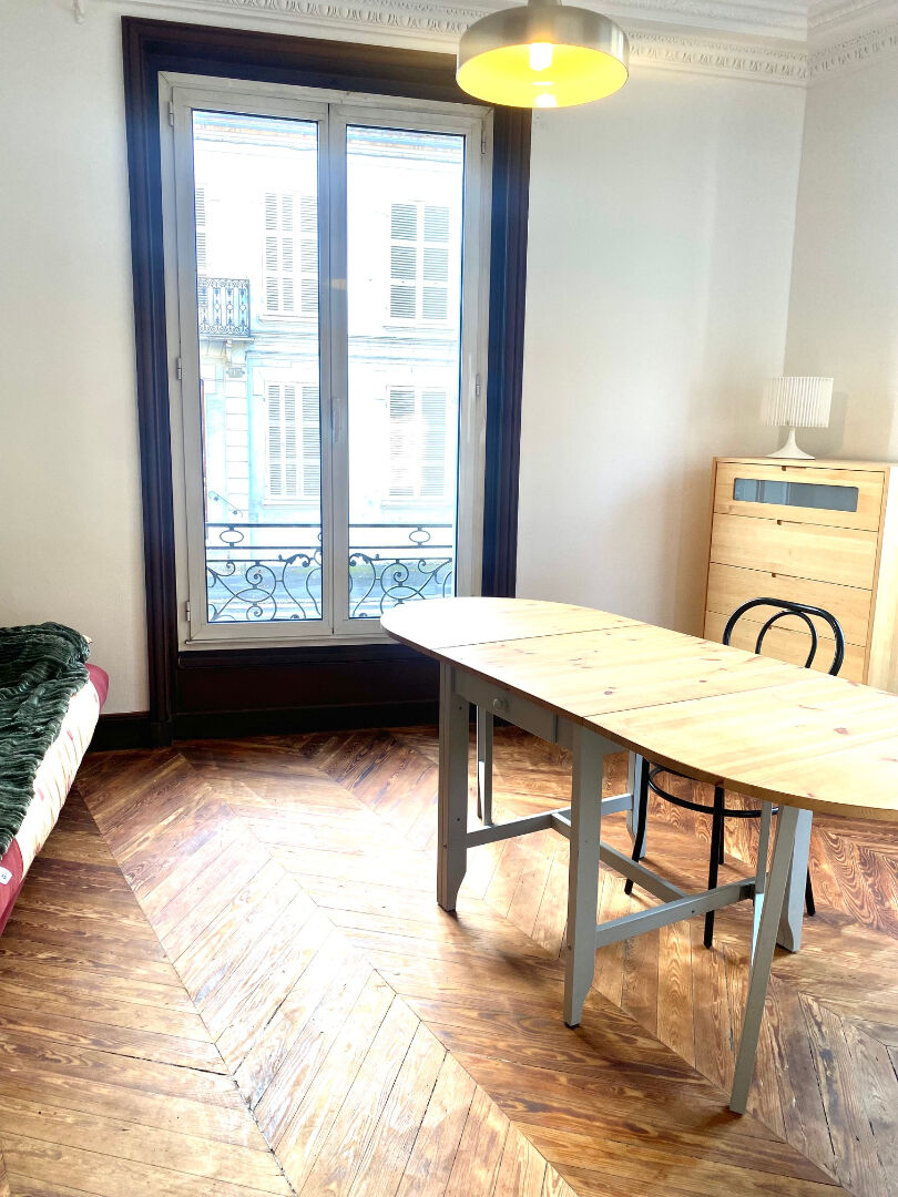 Photo Fontainebleau. Proche Lycée International : Grand Studio et sa cuisine indépendante. image 6/6