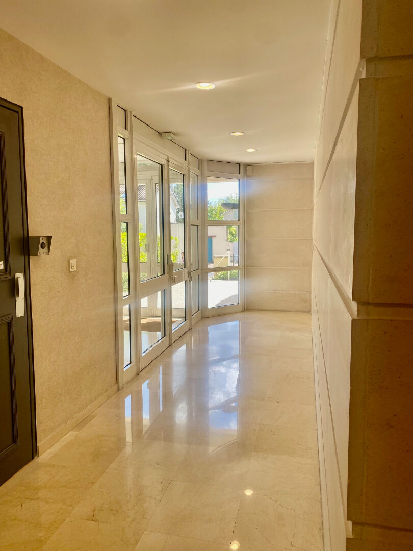 AVON - Appartement avec son jardin privatif- Résidence recherchée à Avon.