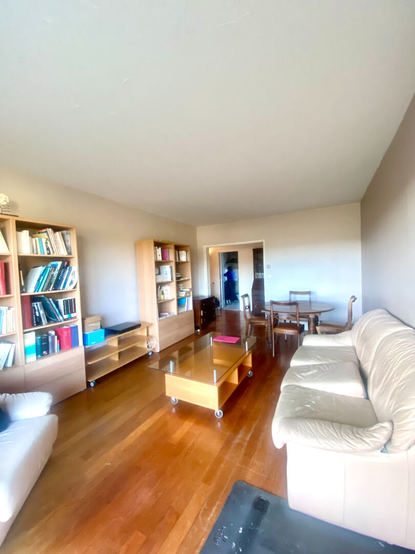 Appartement Avon  3 pièces avec grand Balcon.