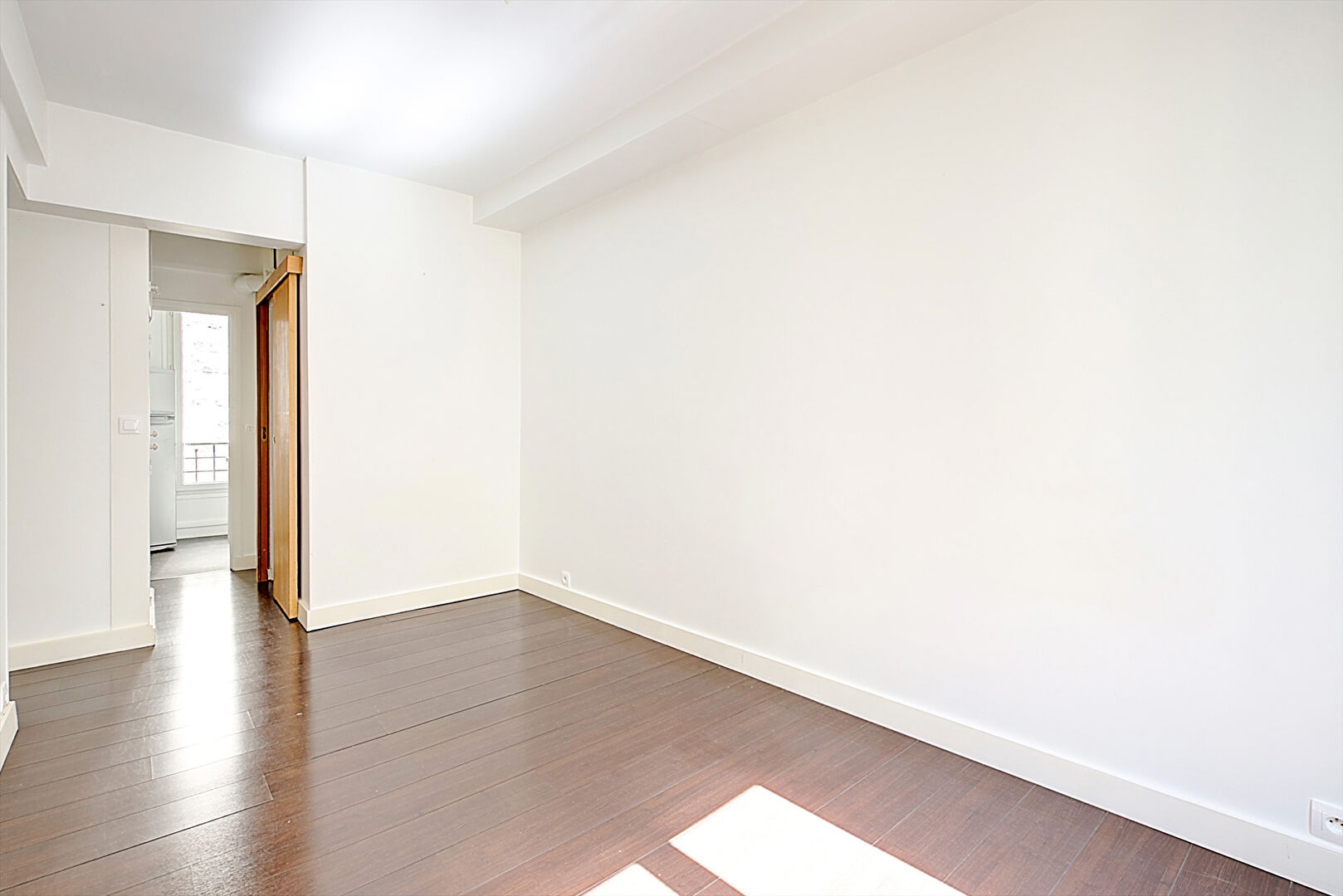 Photo Studio de 21 m² idéalement situé étage élevé avec ascenseur image 3/6