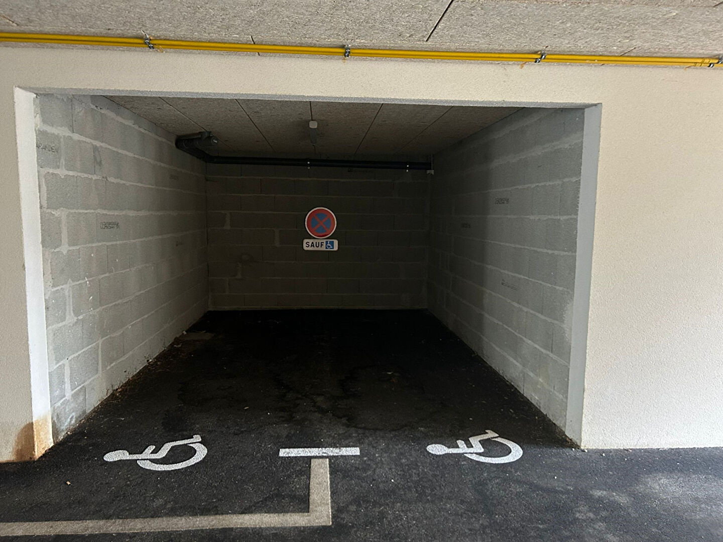 Photo Parking/Box 16,75m² Saint-Xandre image 2/3