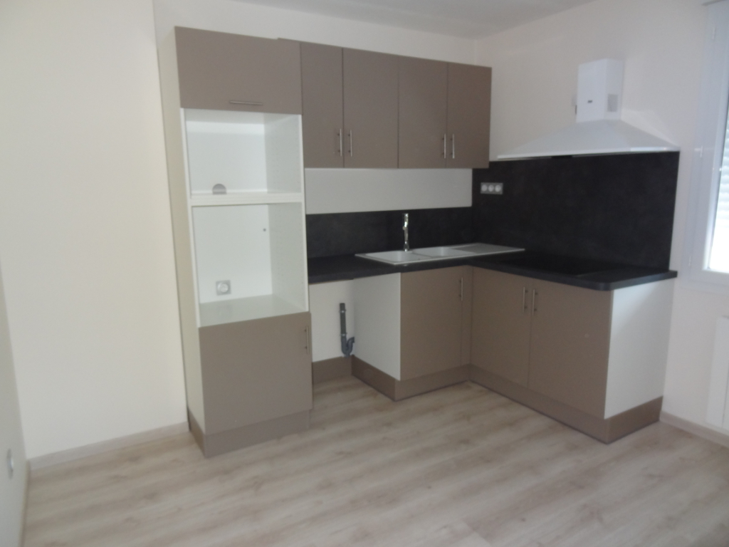 Photo Appartement T4  avec terrasse en centre de ST SYLVESTRE SUR LOT image 2/6