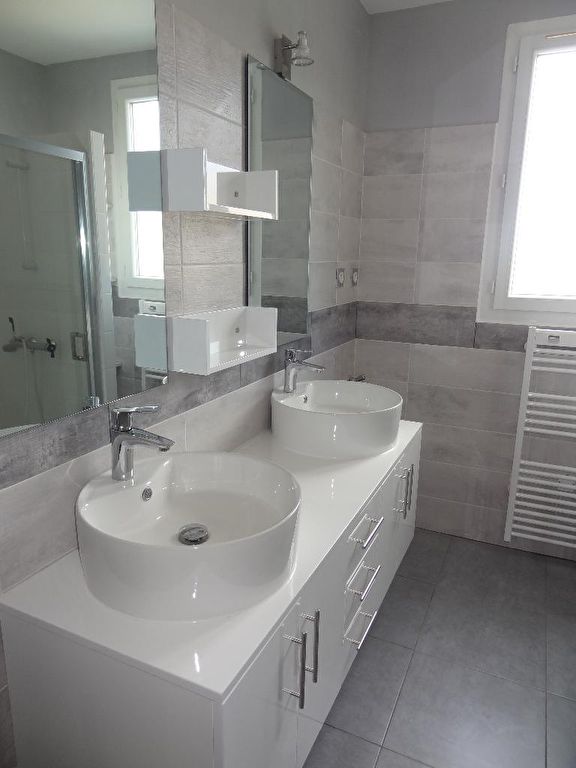 Photo Appartement T4  avec terrasse en centre de ST SYLVESTRE SUR LOT image 5/6