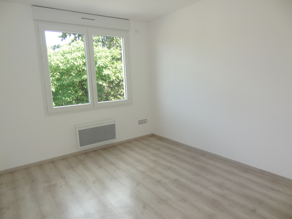 Photo Appartement T4  avec terrasse en centre de ST SYLVESTRE SUR LOT image 6/6