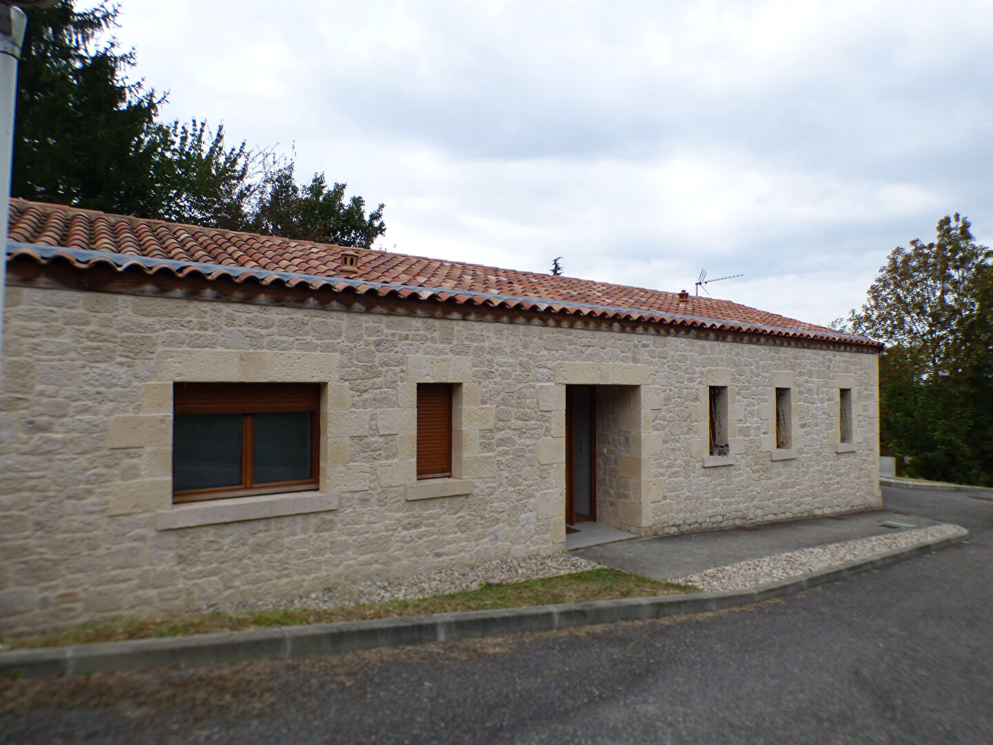 Photo Maison à louer sur Pujols 4 pièce(s) image 1/6