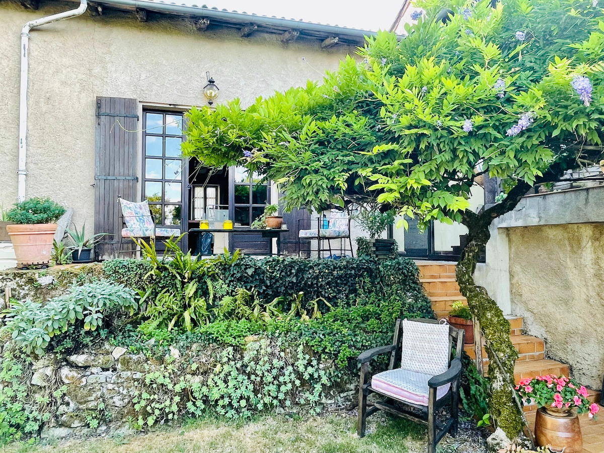 Photo Maison de charme avec jardin - coeur de village image 2/6