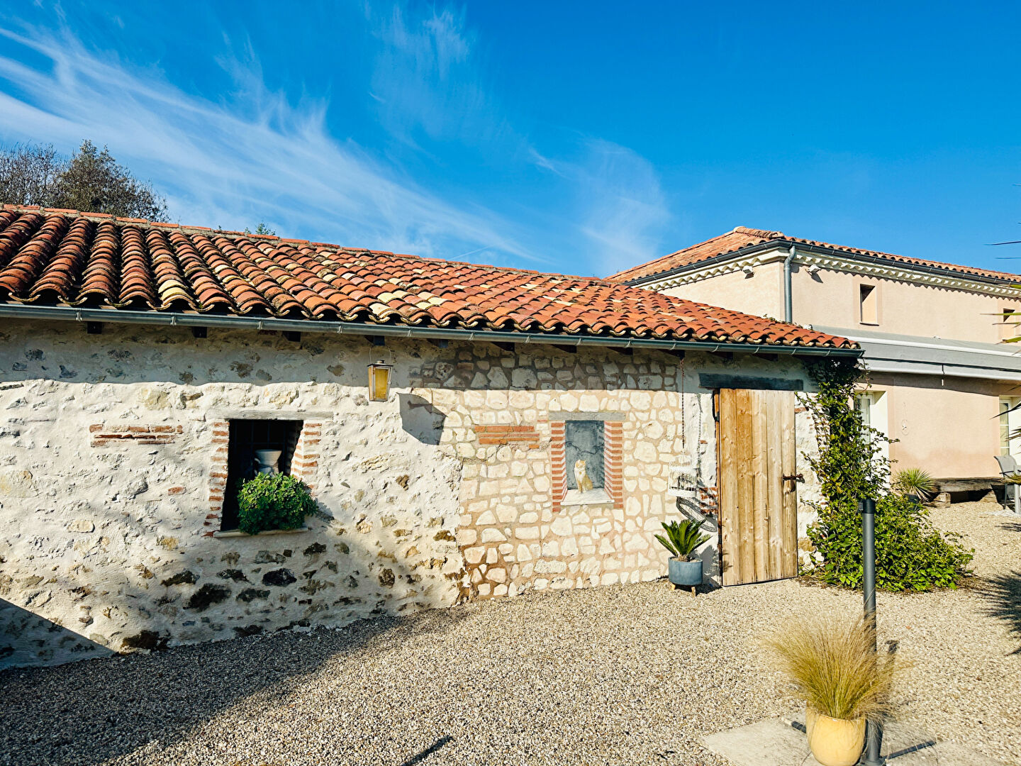 Photo Propriété de standing avec gites, piscine, dépendances et accès au Lot image 5/6