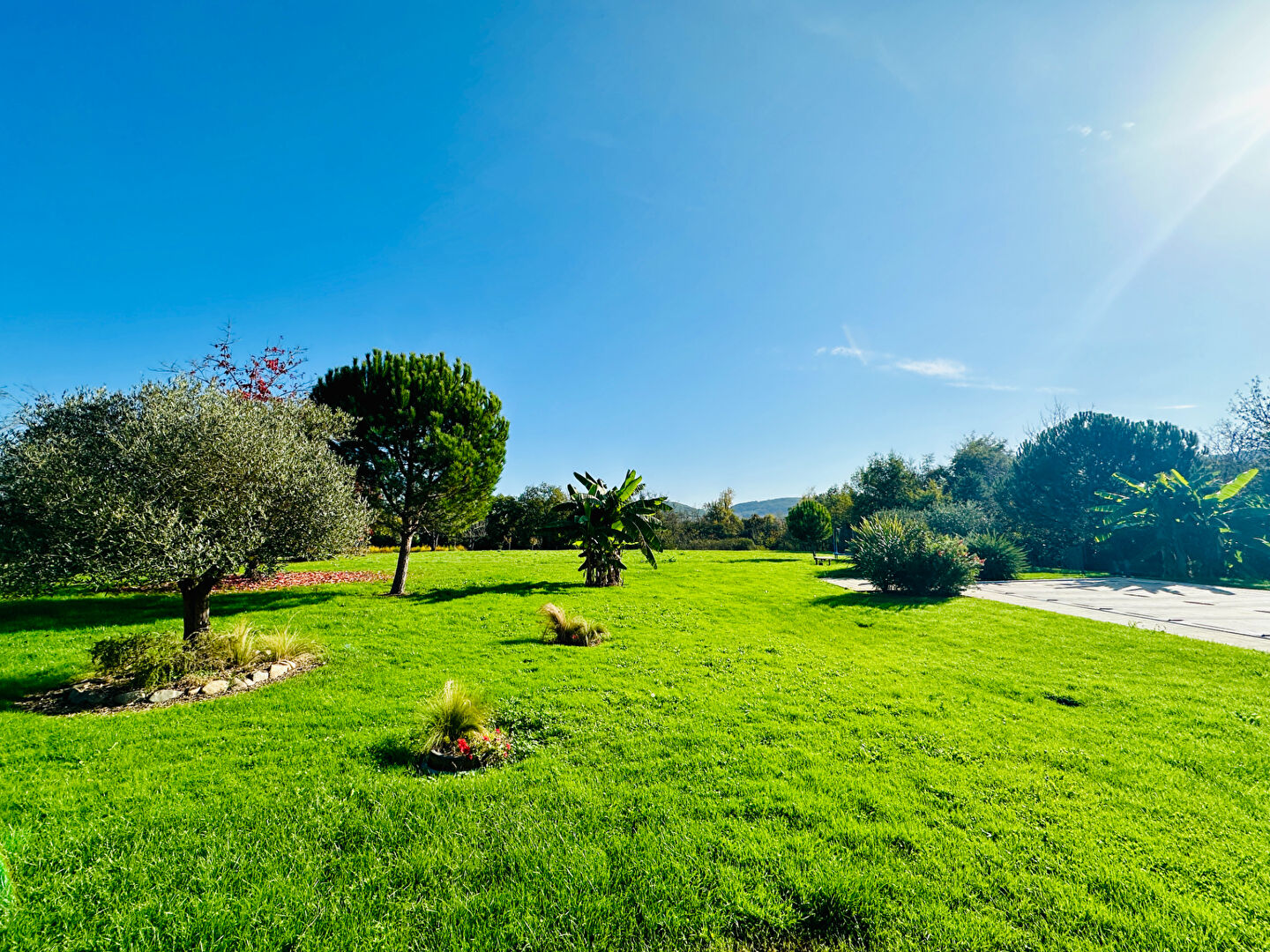 Photo Propriété de standing avec gites, piscine, dépendances et accès au Lot image 6/6