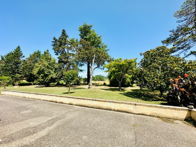 Photo Ensemble en pierre avec cour intérieure image 4/6