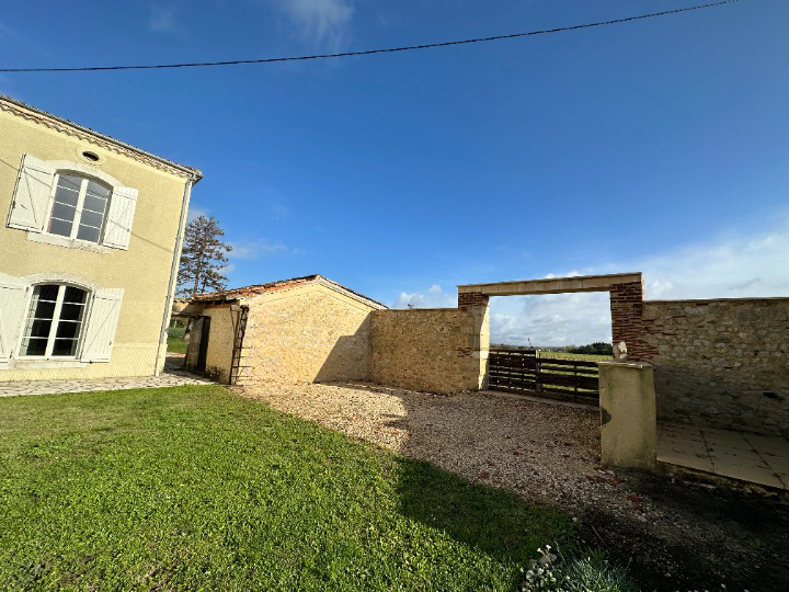 Photo Ensemble en pierre avec cour intérieure image 5/6