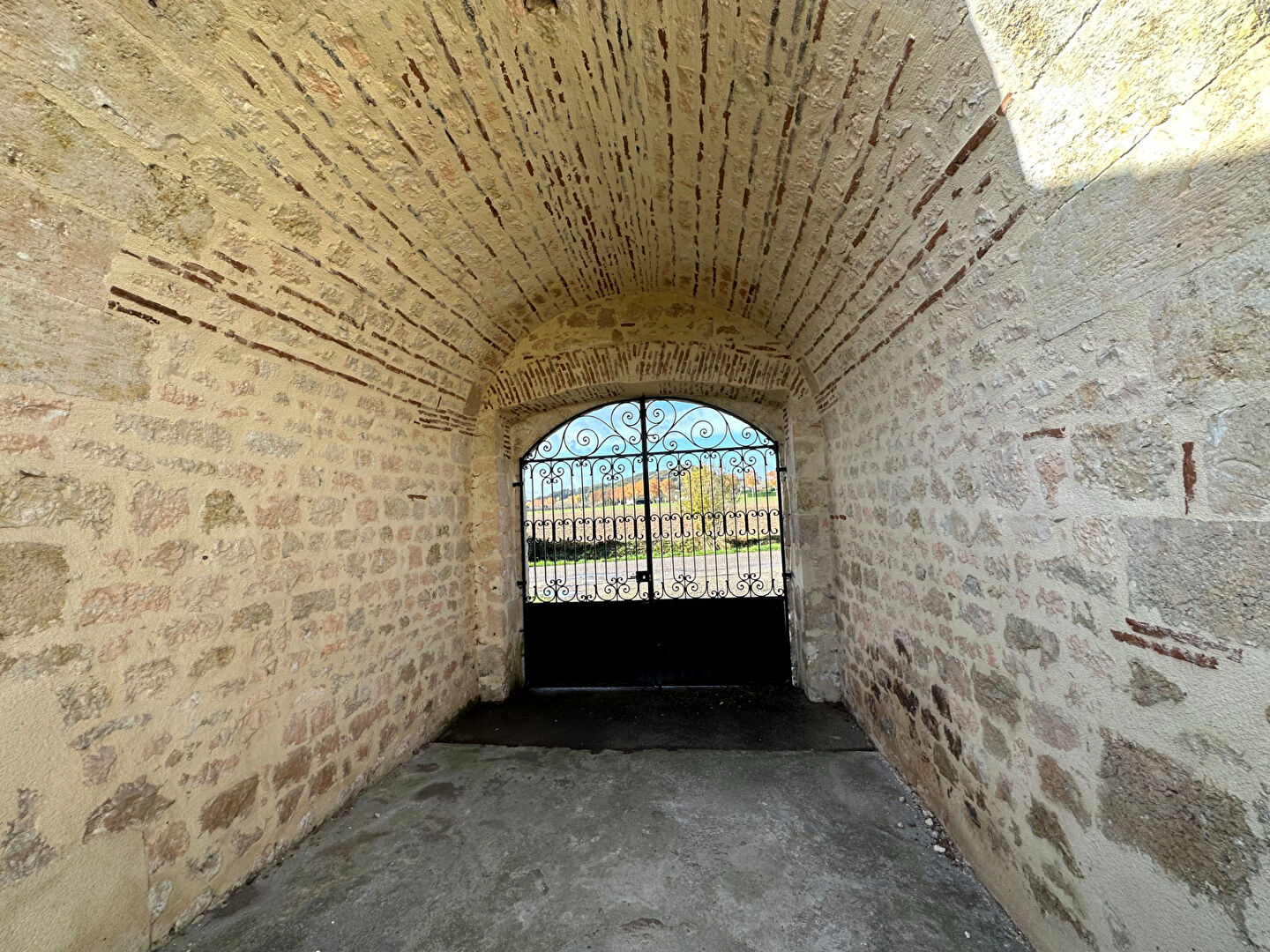 Photo Ensemble en pierre avec cour intérieure image 6/6