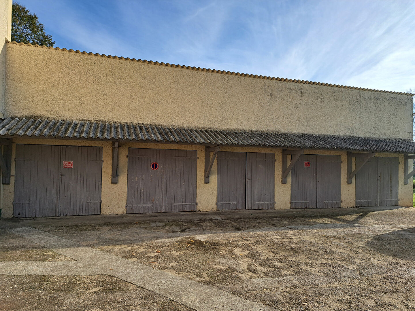 Parking / box Monsempron Libos