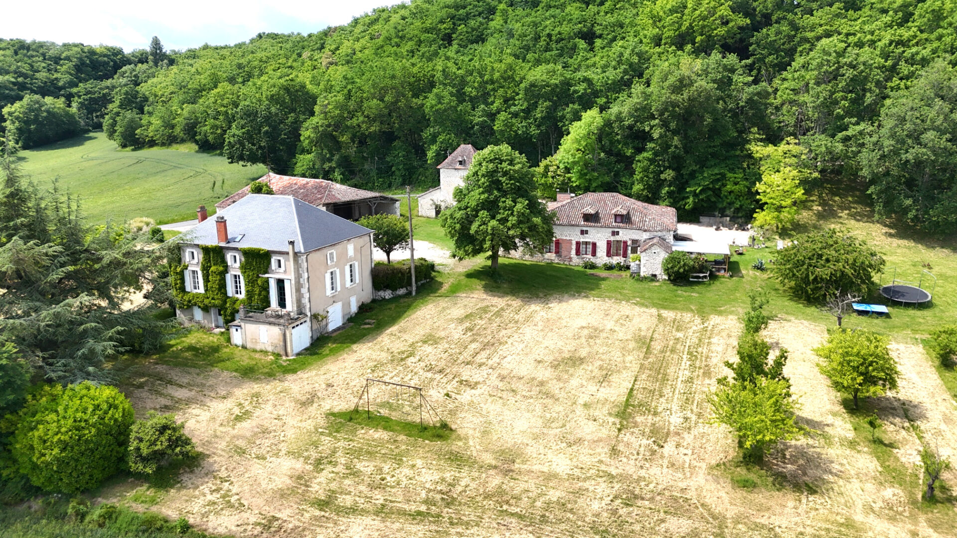 Photo Propriété de charme en pleine nature avec gîte et dépendances image 2/6