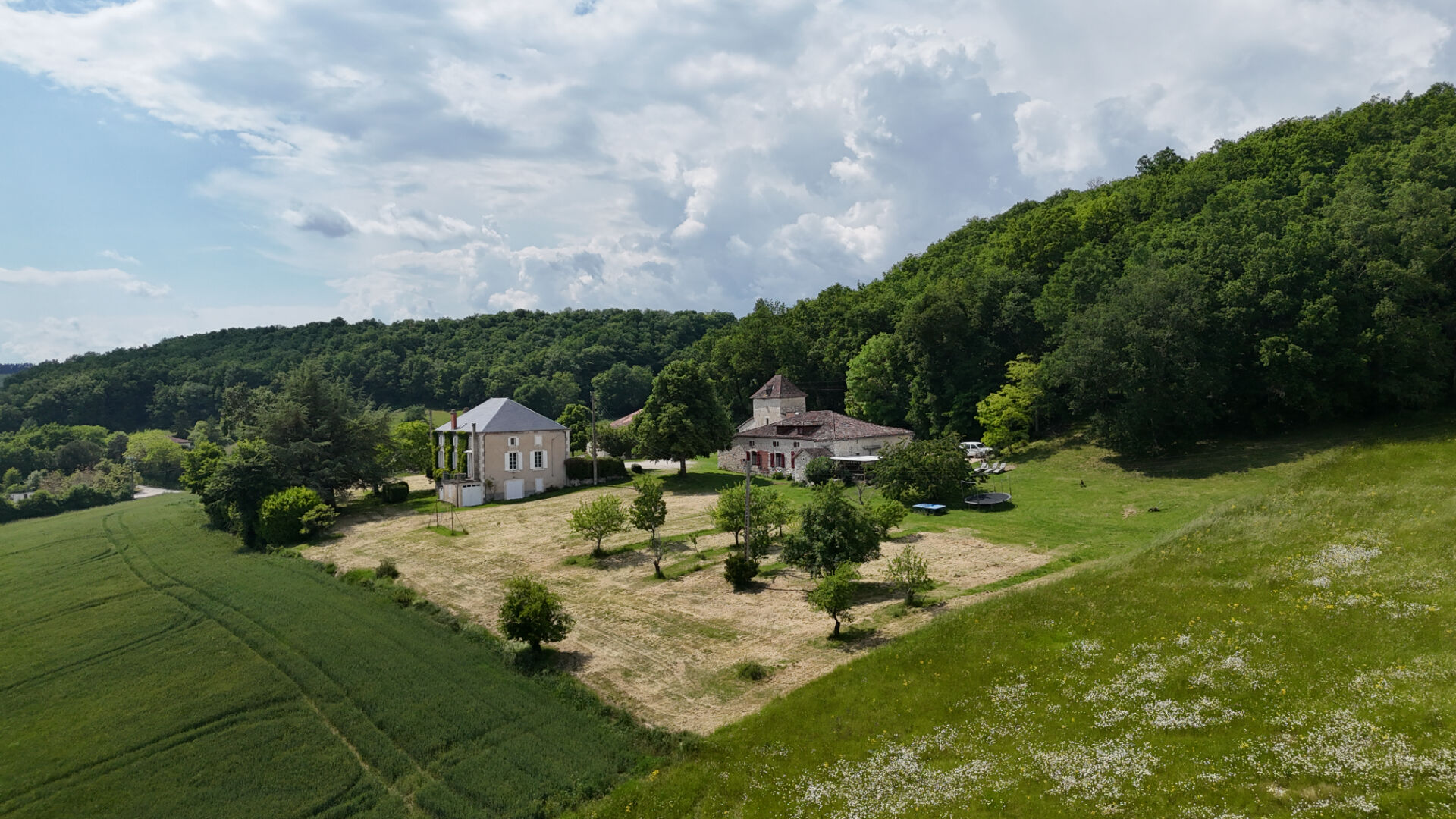 Photo Propriété de charme en pleine nature avec gîte et dépendances image 3/6