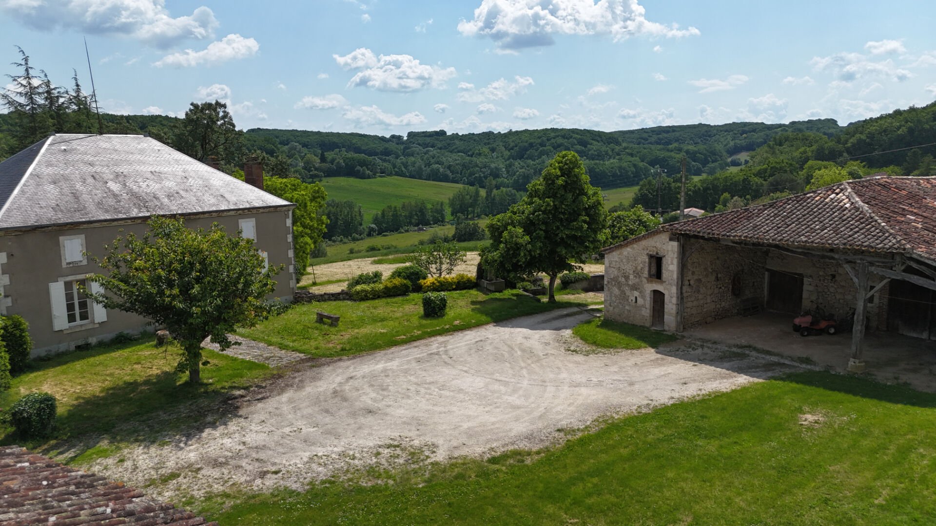 Photo Propriété de charme en pleine nature avec gîte et dépendances image 4/6