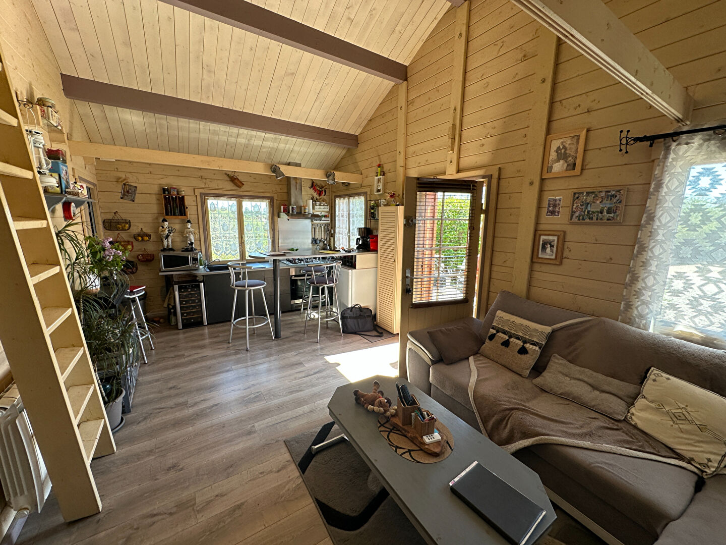Photo Ensemble de 3 chalets en bois, site de villégiature avec piscine image 6/6