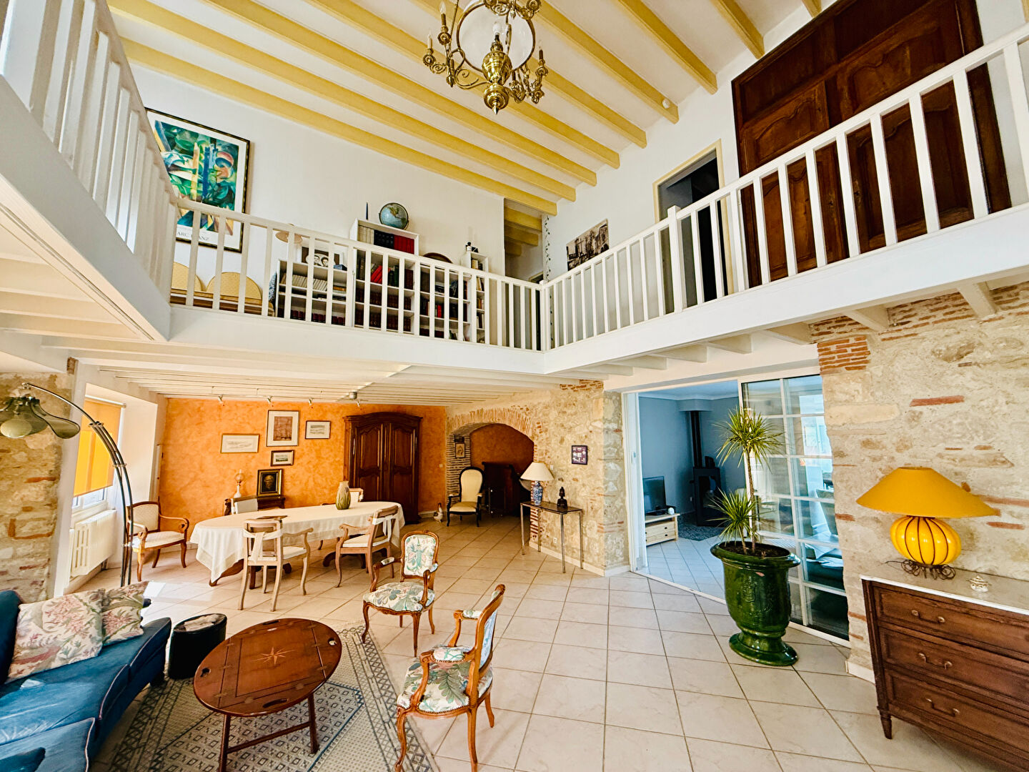 Photo Maison de ville en pierre vue sur le Lot image 5/6