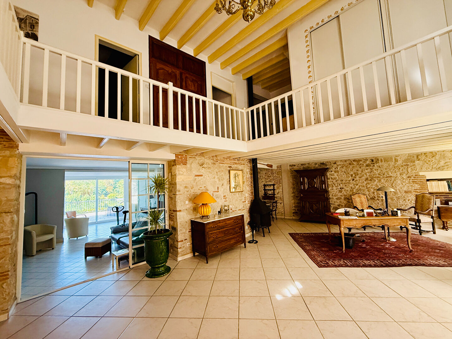 Photo Maison de ville en pierre vue sur le Lot image 6/6