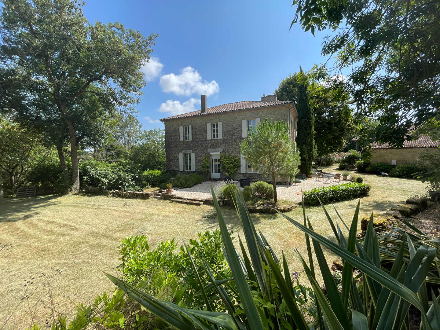 Propriété de charme en pierre avec dépendances et piscine - Lot-et-Garonne