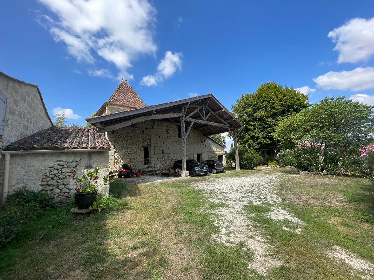 Photo Propriété de charme en pierre avec dépendances et piscine - Lot-et-Garonne image 2/6