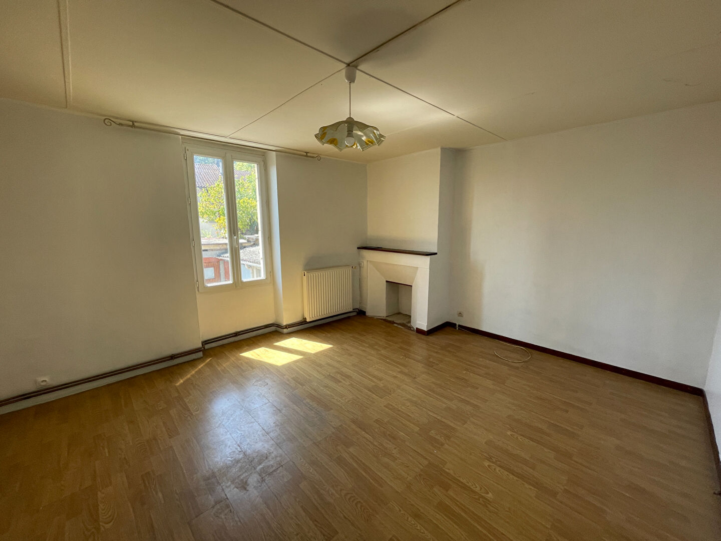 Photo Maison en pierre 85 m² avec garages et jardin image 3/6