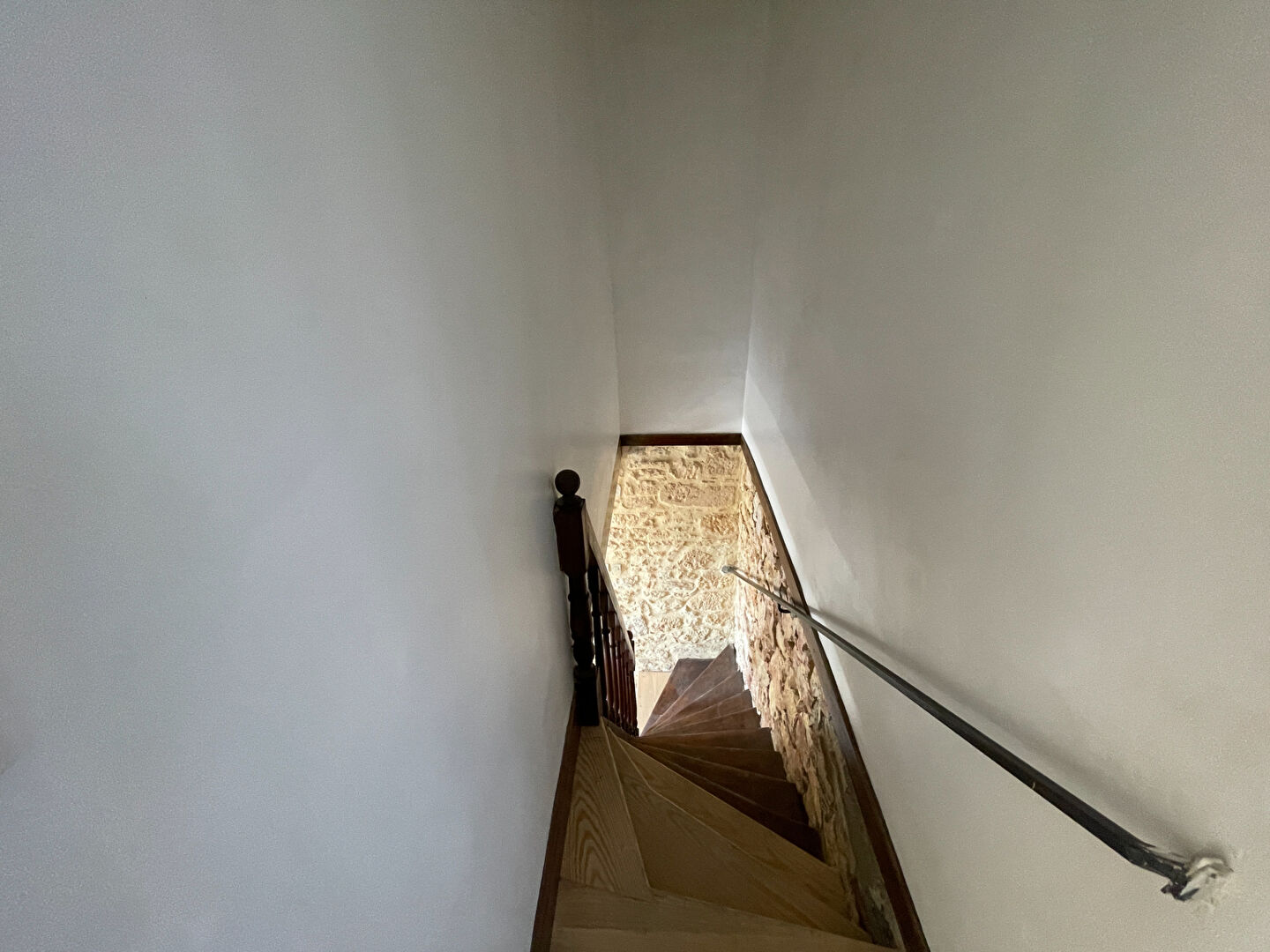 Photo Maison en pierre 85 m² avec garages et jardin image 5/6