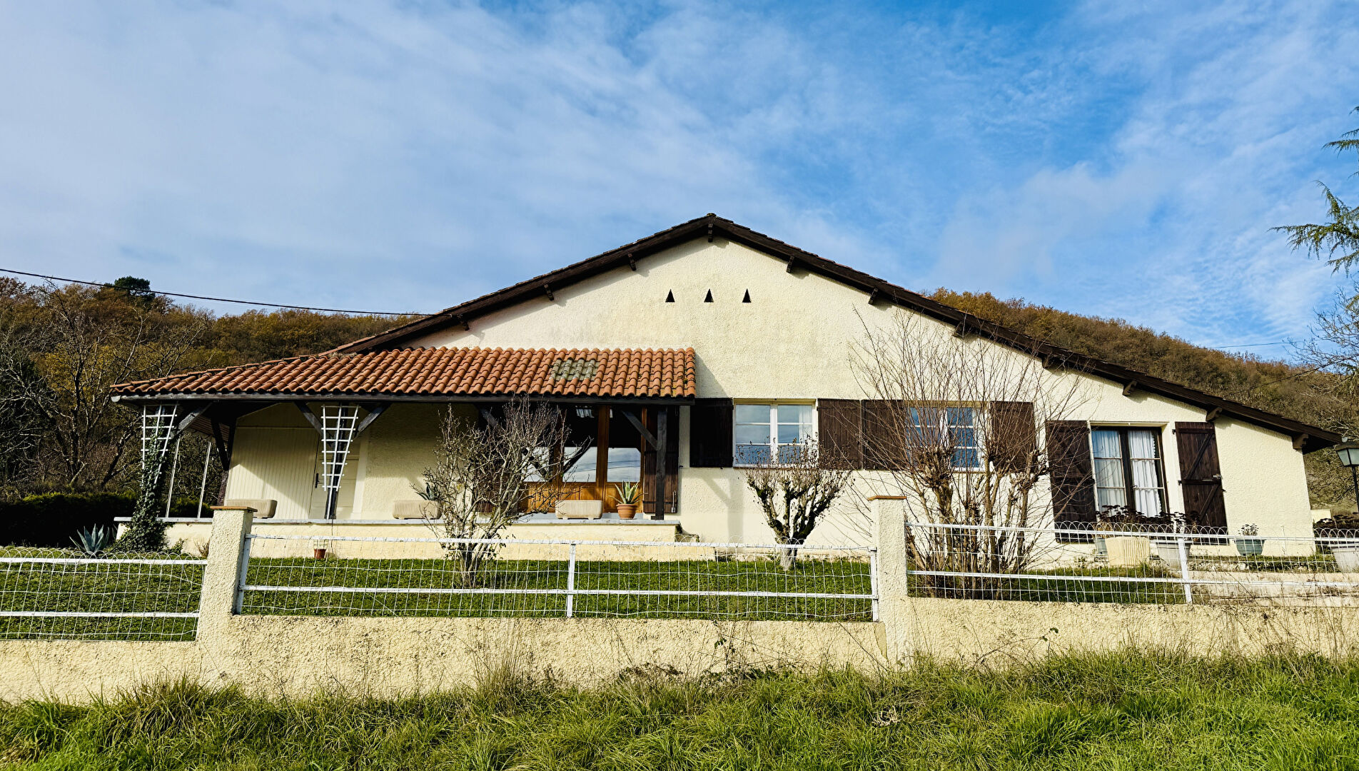 Maison de plain pied - type basque avec grand parc