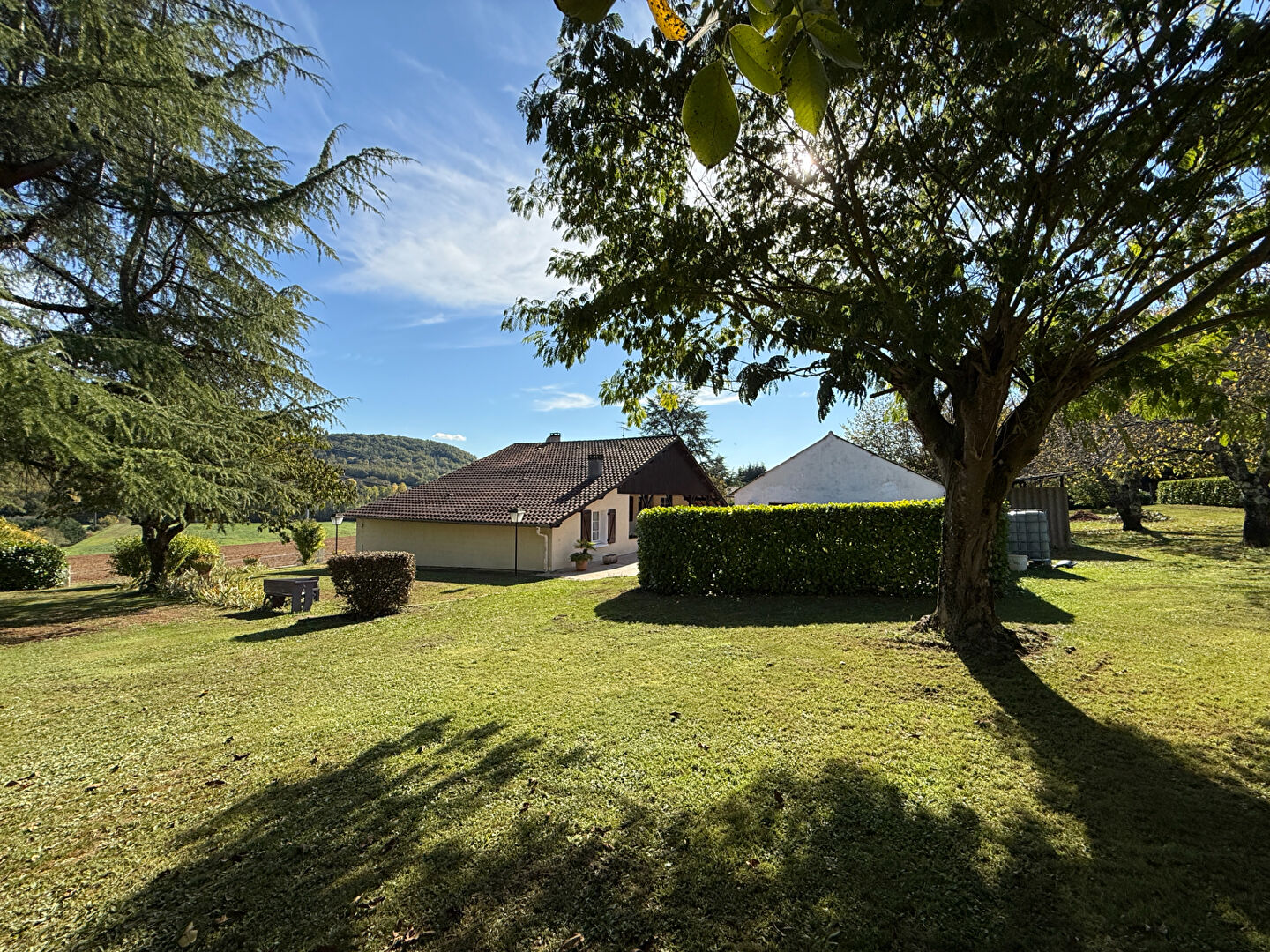 Photo Maison de plain pied - type basque avec grand parc image 4/6