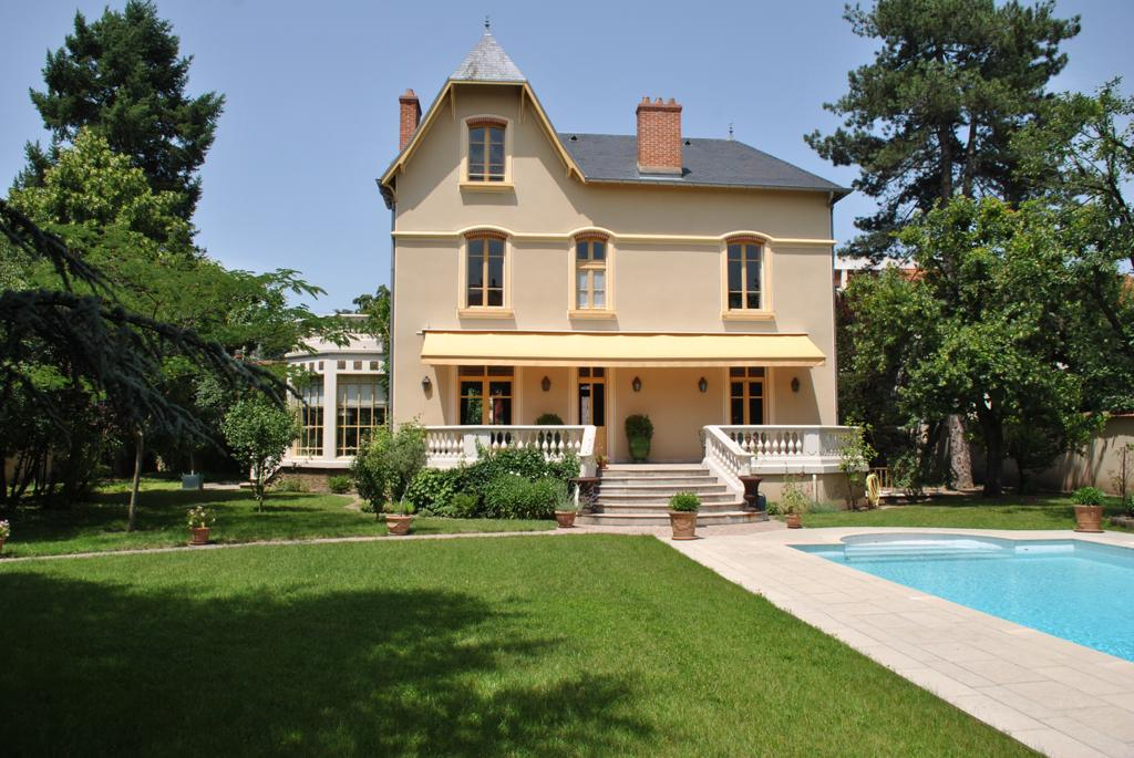 Photo Maison 299 m2 avec piscine, Le Coteau image 1/6